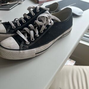 Women’s converse low top sneakers size 9